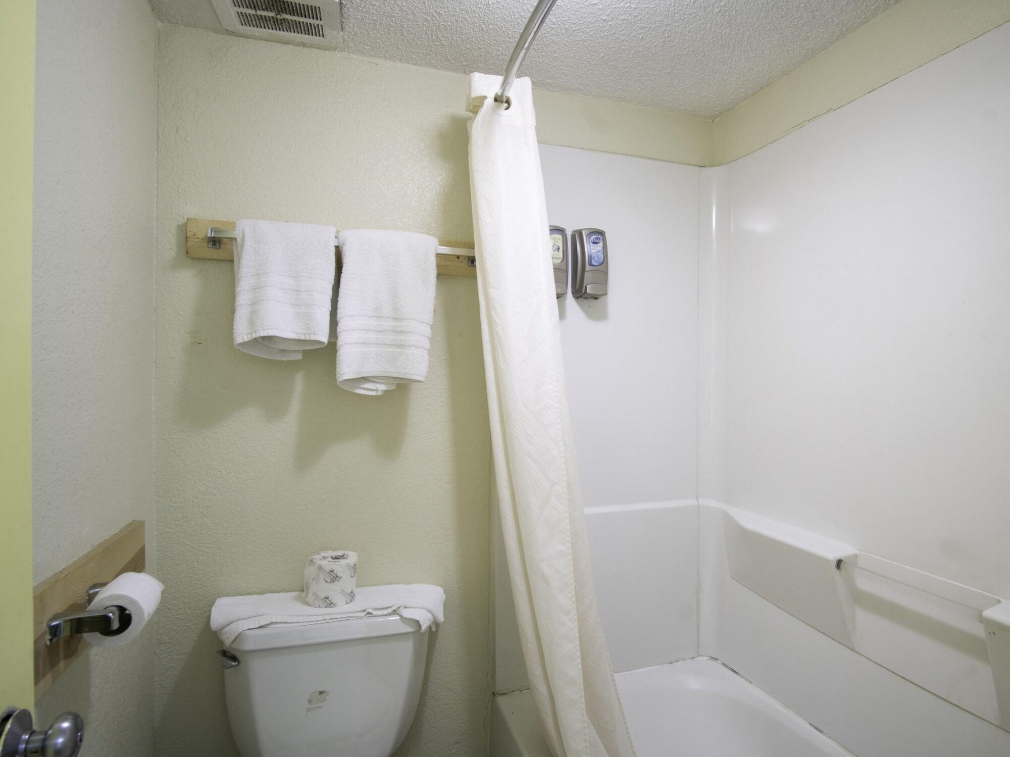Oyo Hotel Hutchinson West 4Th Ave 외부 사진