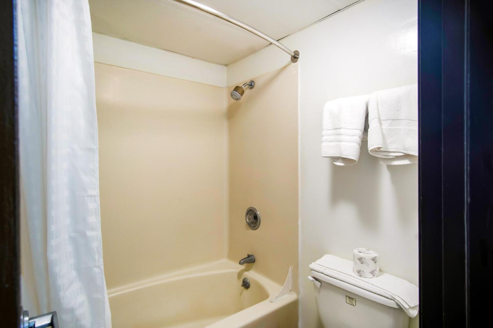 Oyo Hotel Hutchinson West 4Th Ave 외부 사진