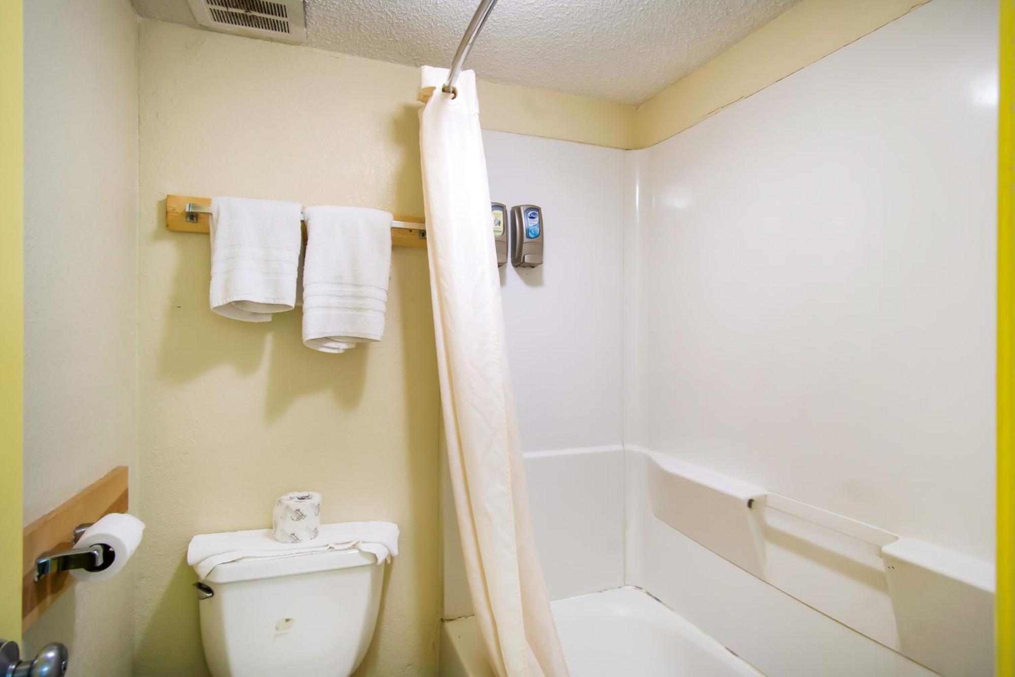 Oyo Hotel Hutchinson West 4Th Ave 외부 사진