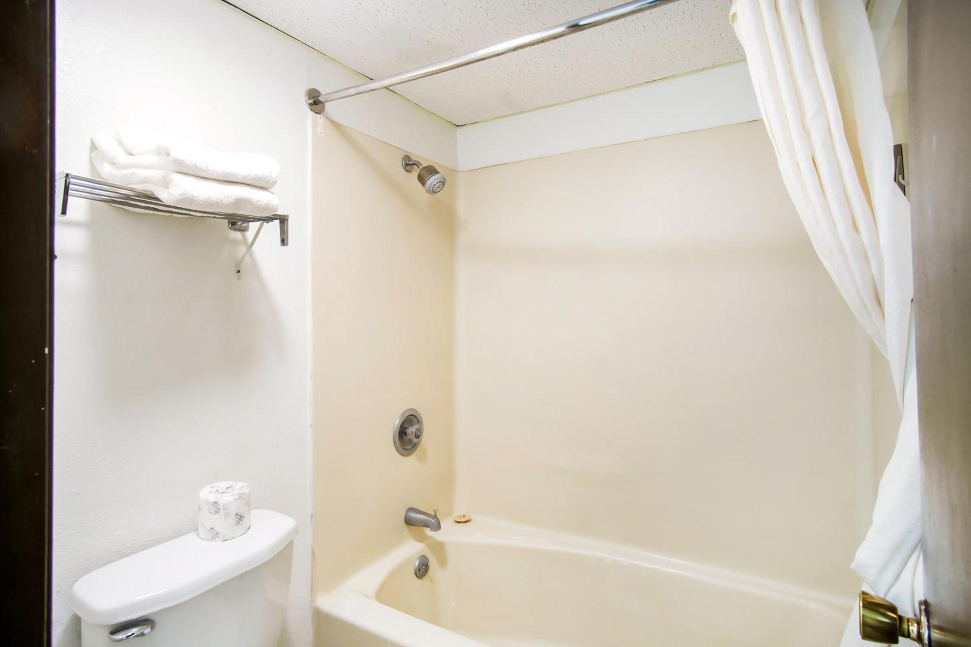 Oyo Hotel Hutchinson West 4Th Ave 외부 사진