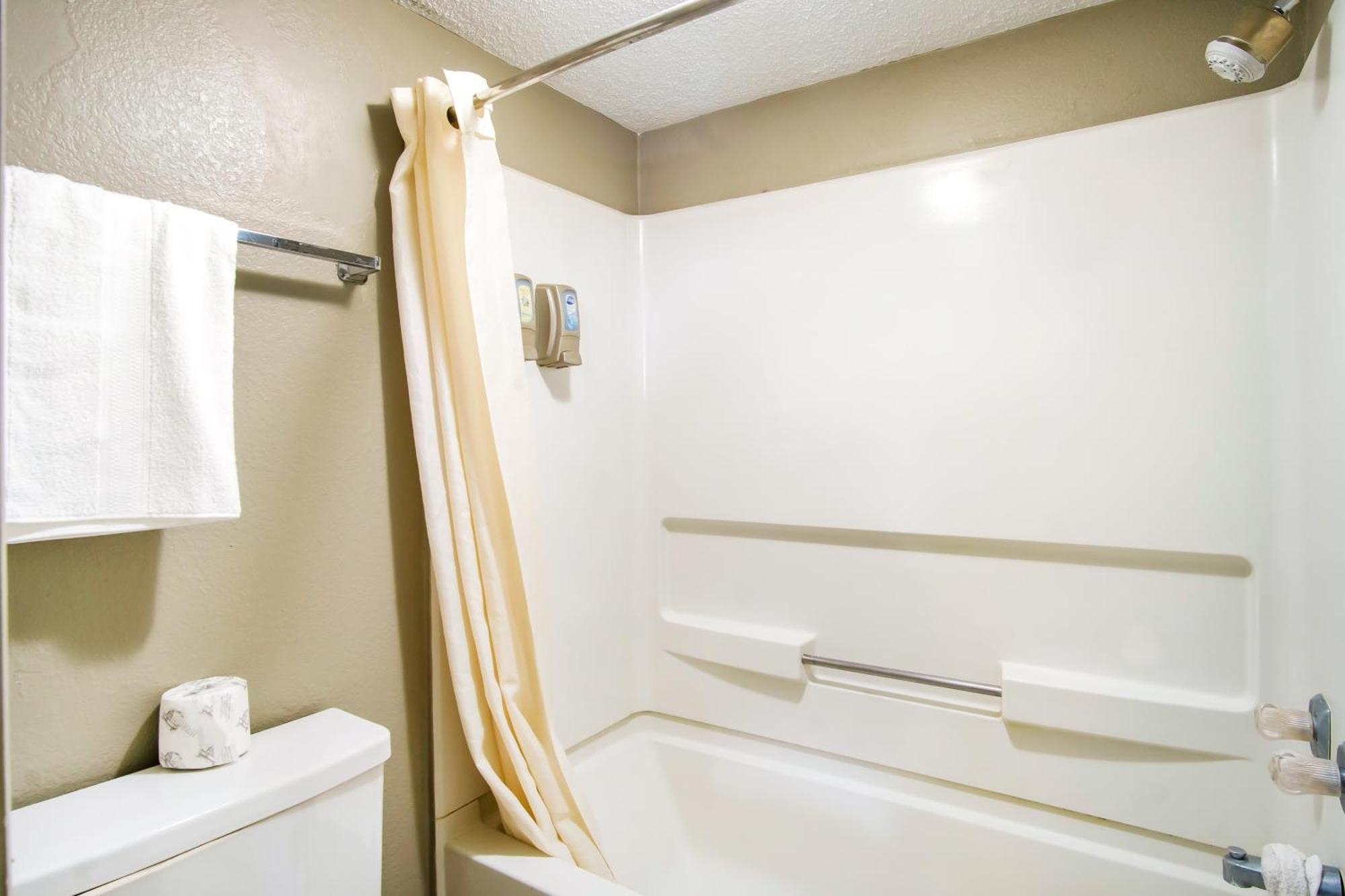 Oyo Hotel Hutchinson West 4Th Ave 외부 사진