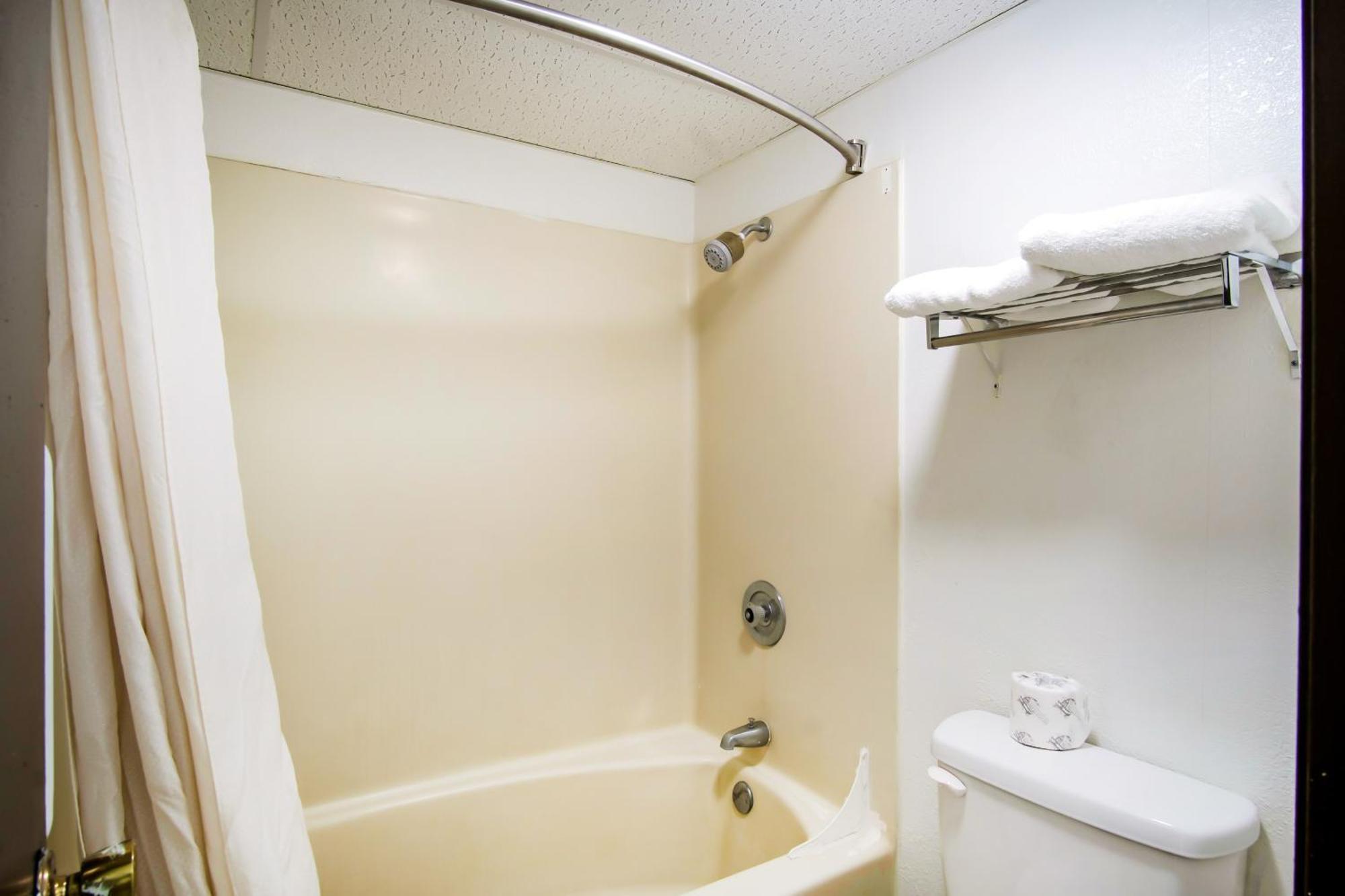 Oyo Hotel Hutchinson West 4Th Ave 외부 사진