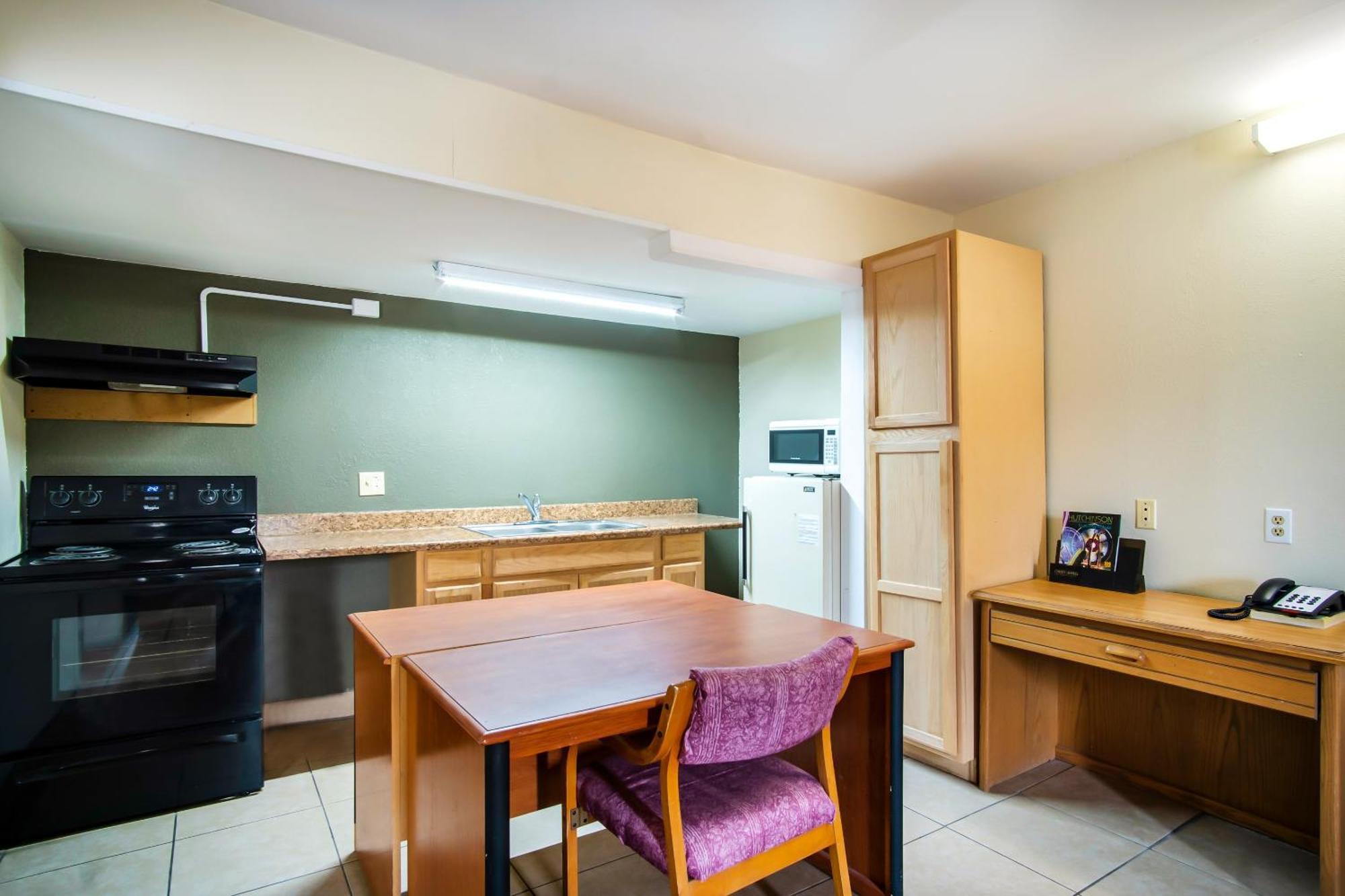 Oyo Hotel Hutchinson West 4Th Ave 외부 사진