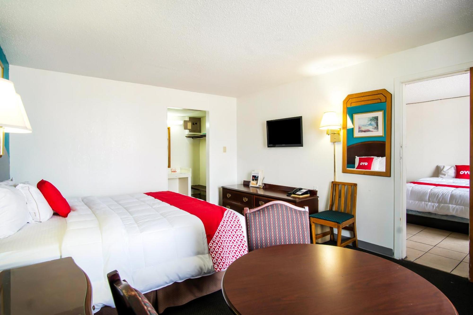 Oyo Hotel Hutchinson West 4Th Ave 외부 사진