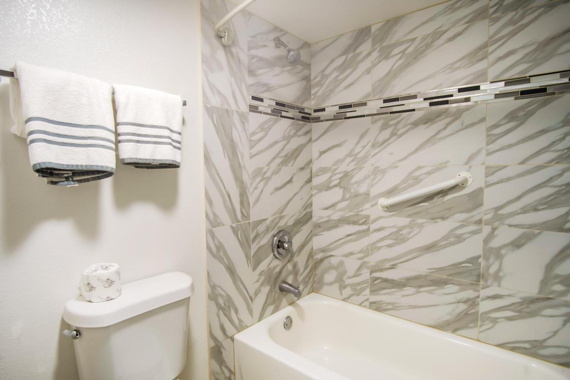 Oyo Hotel Hutchinson West 4Th Ave 외부 사진