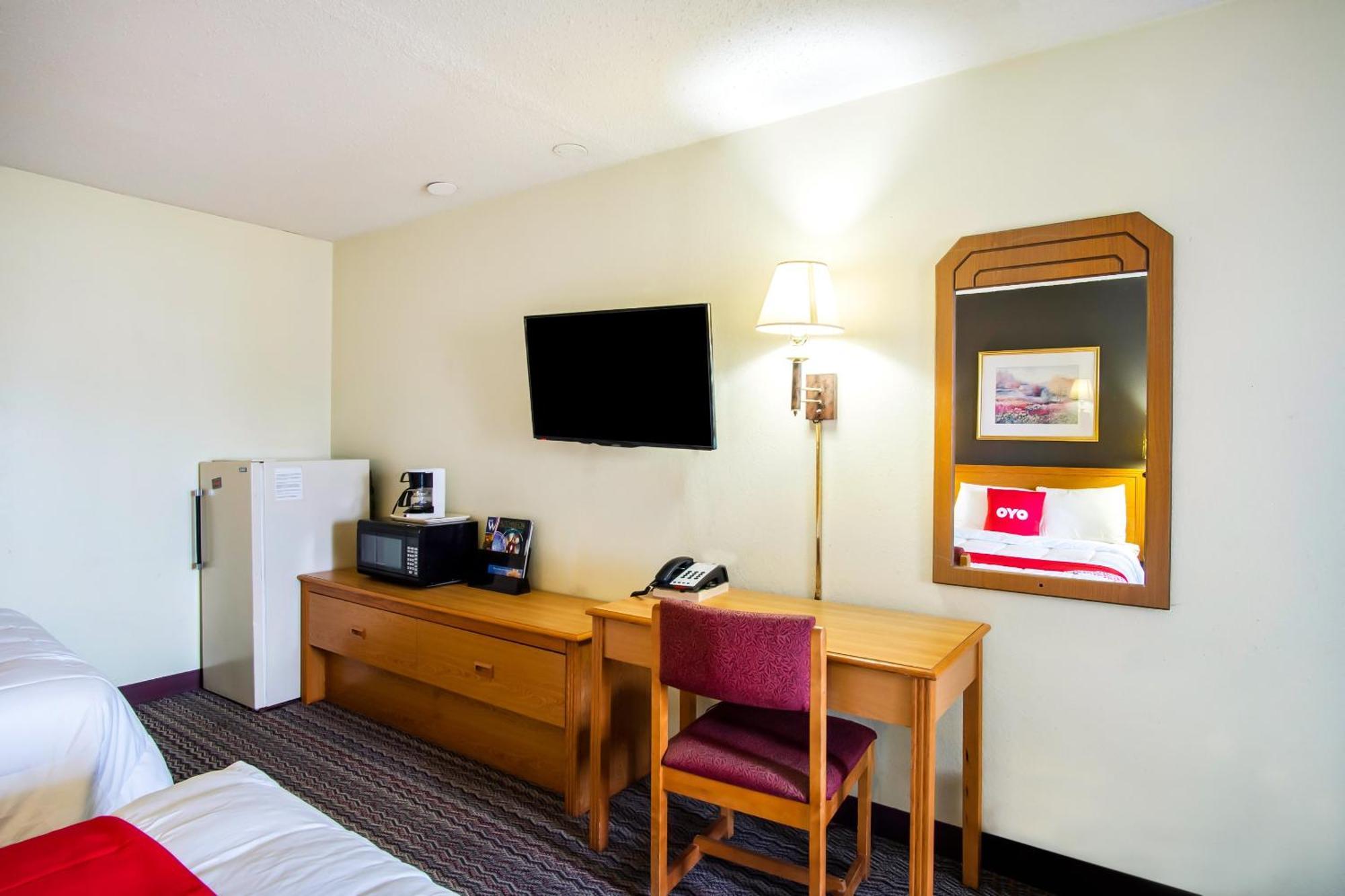 Oyo Hotel Hutchinson West 4Th Ave 외부 사진