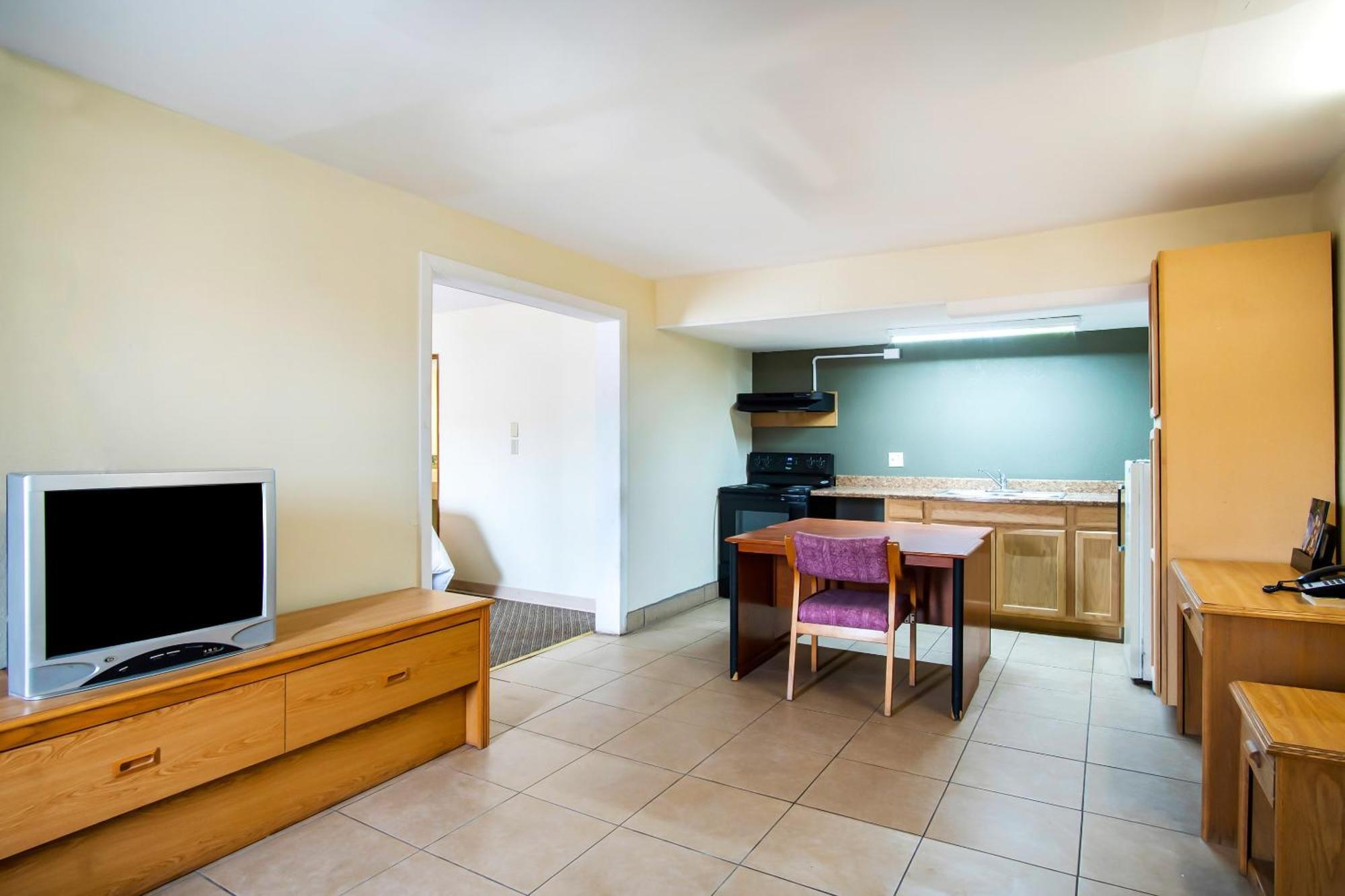Oyo Hotel Hutchinson West 4Th Ave 외부 사진
