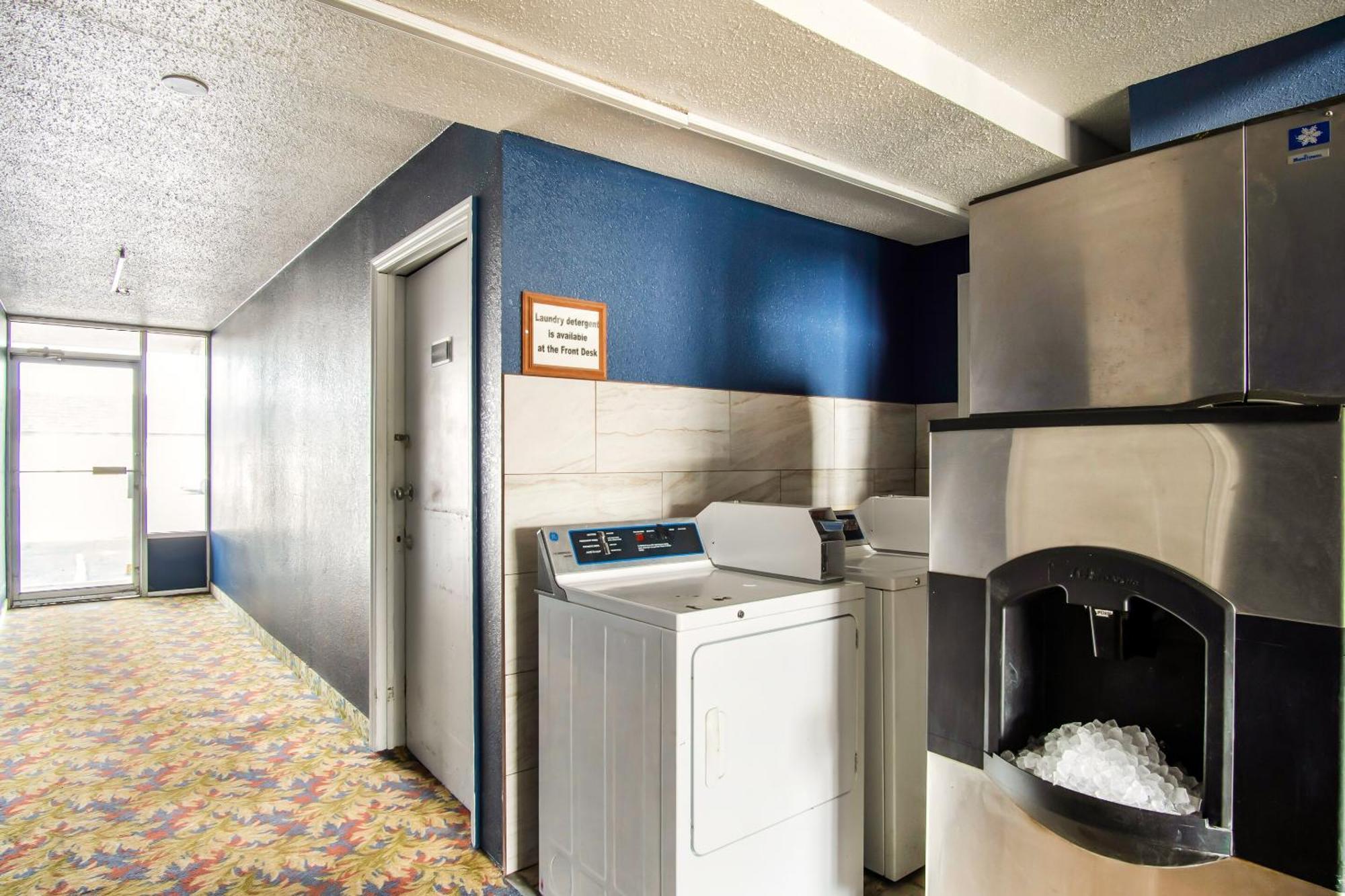 Oyo Hotel Hutchinson West 4Th Ave 외부 사진