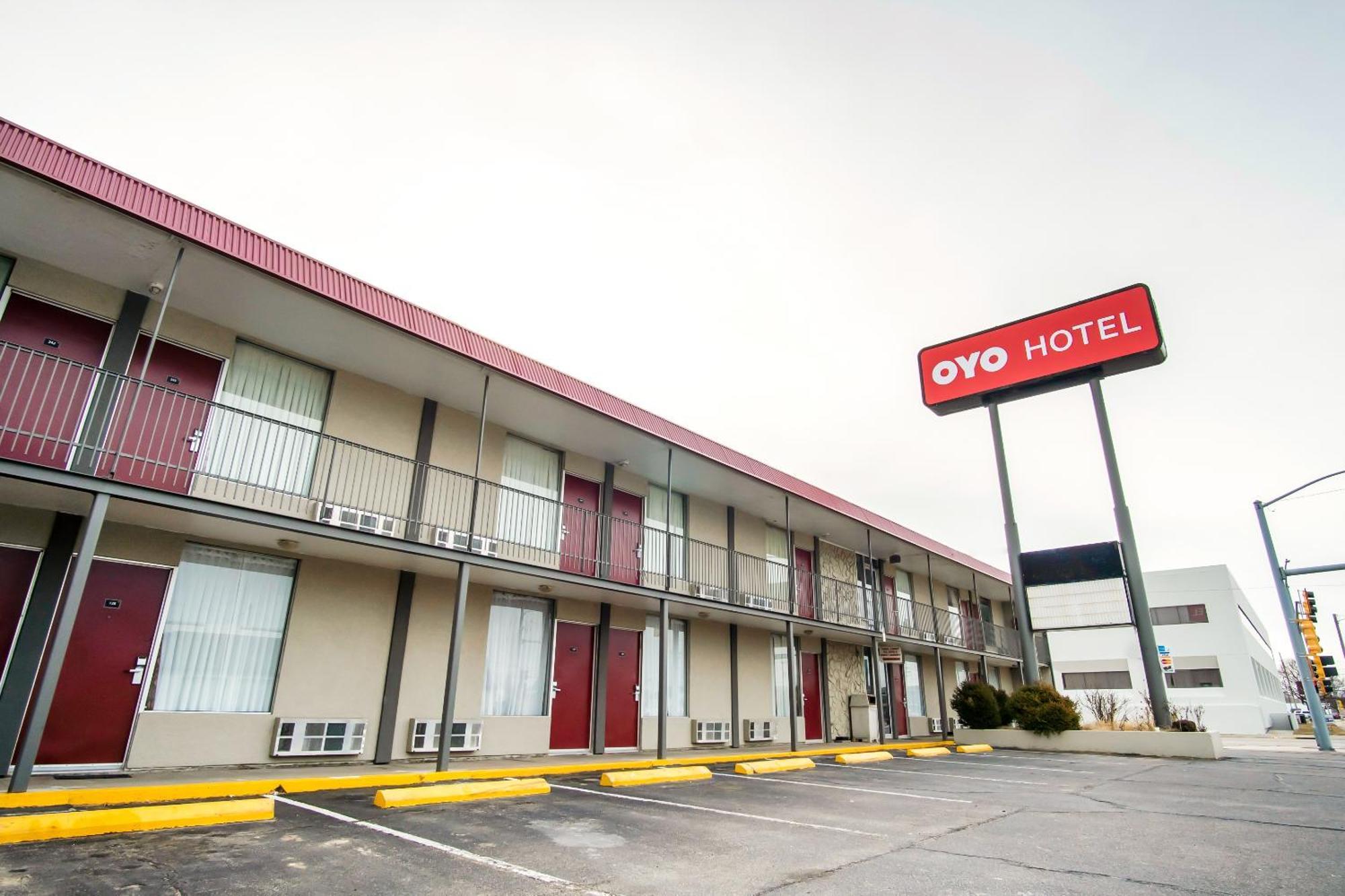 Oyo Hotel Hutchinson West 4Th Ave 외부 사진