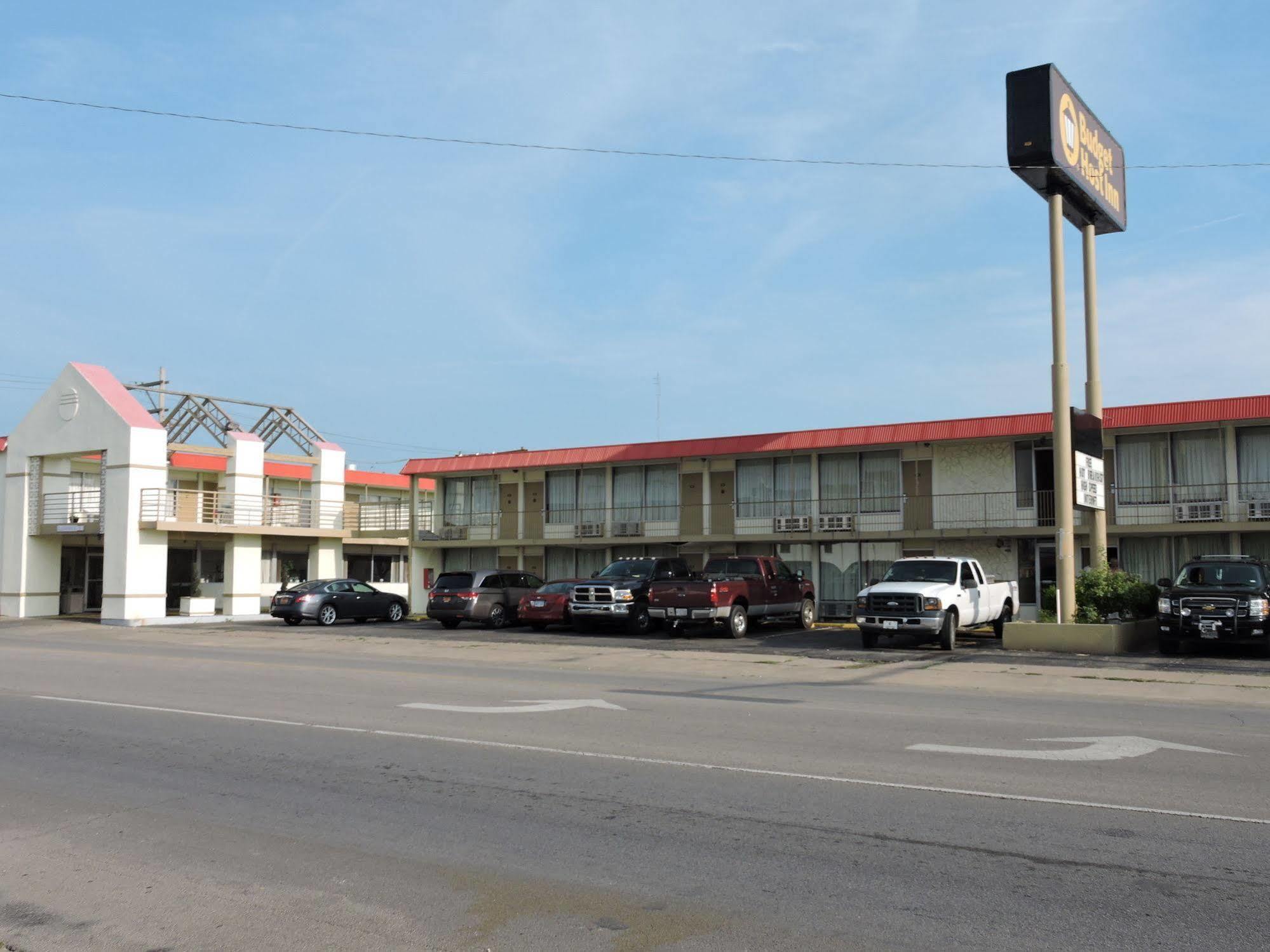 Oyo Hotel Hutchinson West 4Th Ave 외부 사진