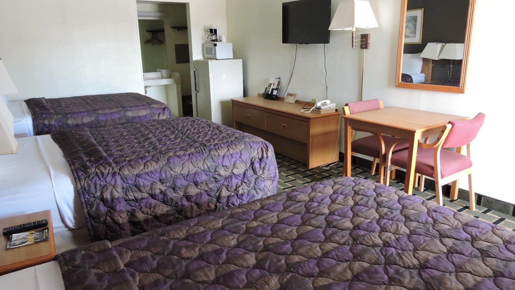 Oyo Hotel Hutchinson West 4Th Ave 외부 사진